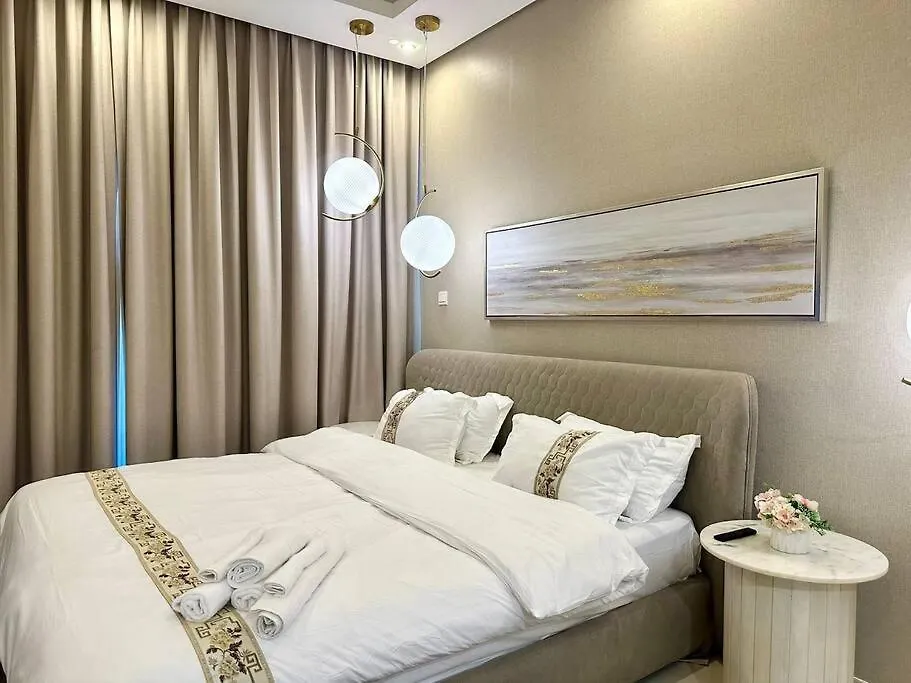 Modern Furnished Studio With Canal View , High Floor Dubai 0*,
